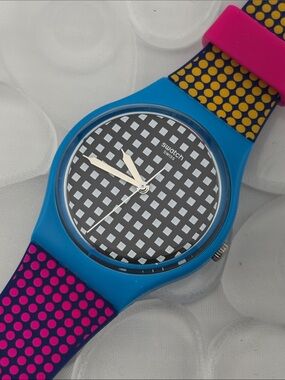 Swatch Watch - GS146 - BEHIND THE WALL